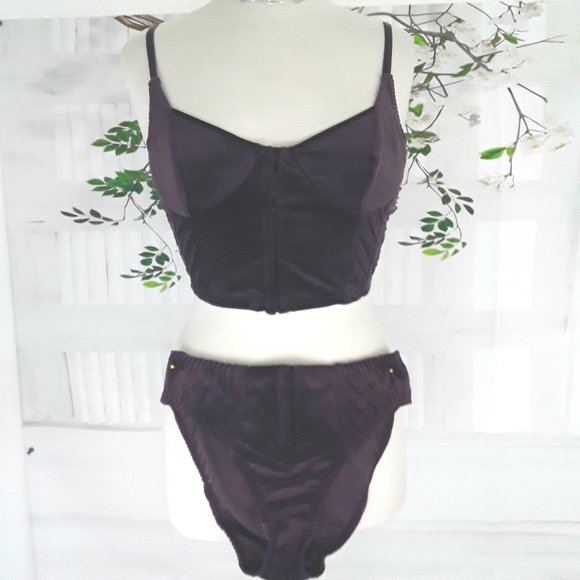 Intimate Set two piece - Picture 1 of 8